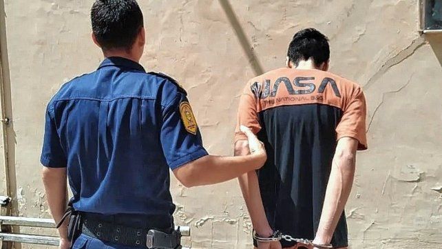 El agresor fue detenido por la policía de Victoria.