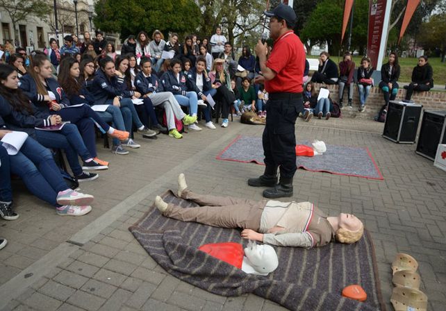 Proyecto. Estudiantes se capacitaron en primeros auxilios.