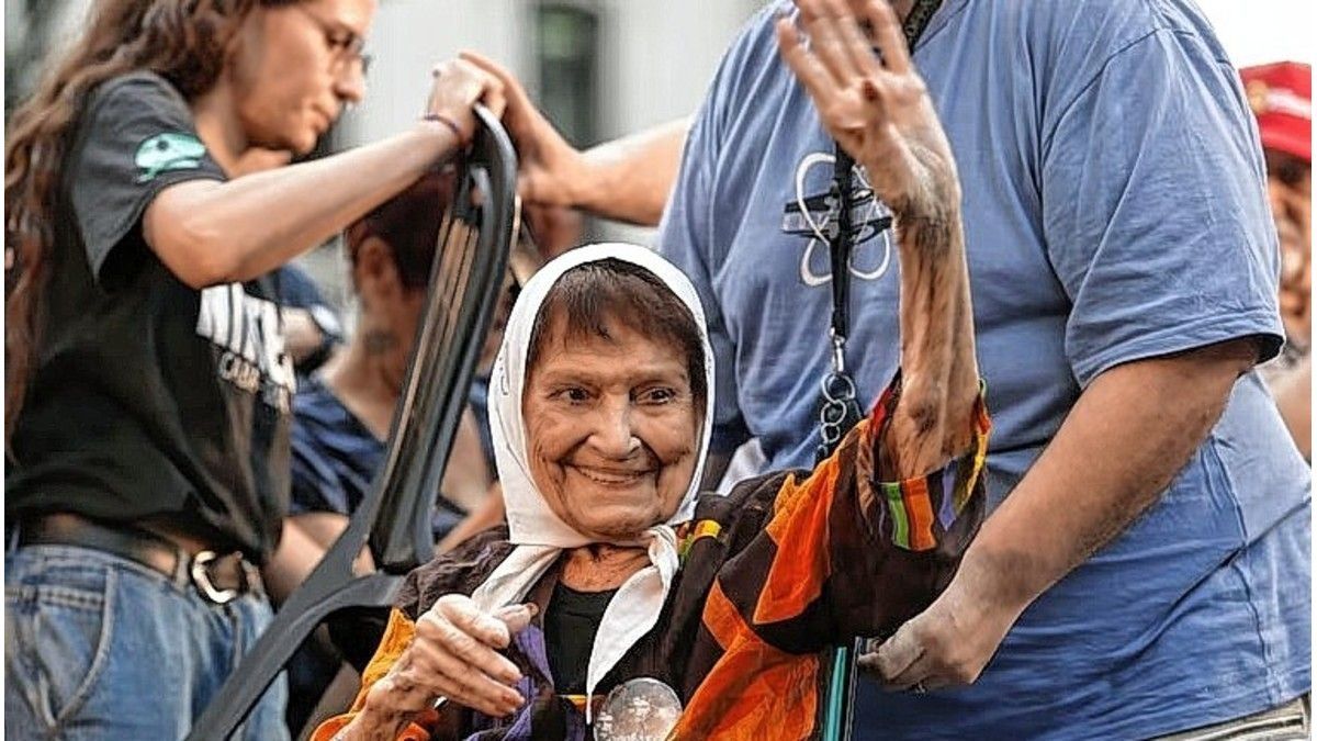 Falleció Taty Almeida, la referente de Madres de Plaza de Mayo