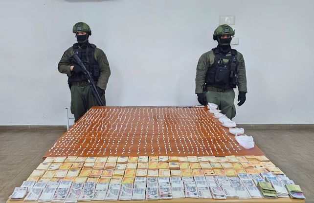 Rosario: Gendarmería aprehendió este fin de semana a dos personas con más de mil dosis fraccionadas de cocaína en el barrio Matheu