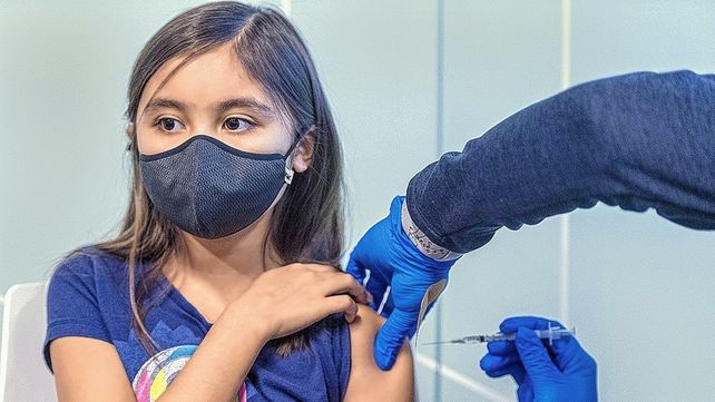 Aplicarán la tercera dosis a niños de cinco a 11 años