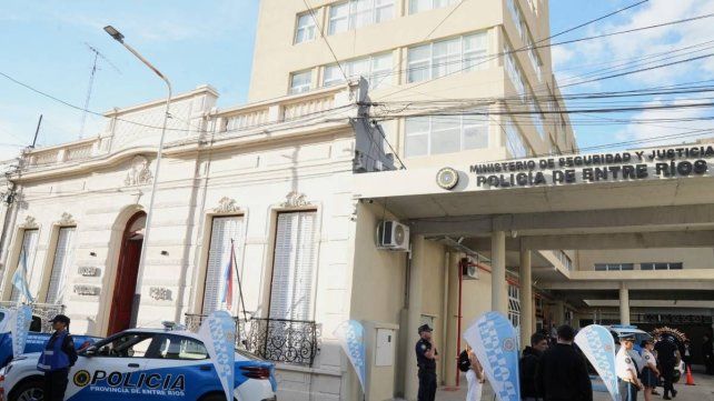 Frigerio recorrió la nueva Jefatura Departamental de Paraná: permitirá ahorrar 60 millones de pesos al año.