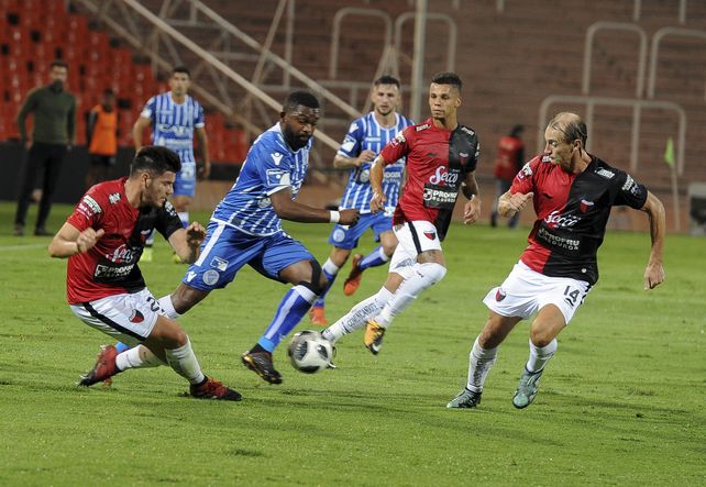 Colón perdió en Mendoza: dos errores para sumar una nueva derrota