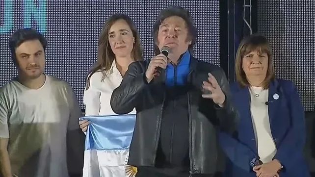 La fórmula de LLA fue acompañada en el palco por Patricia Bullrich.