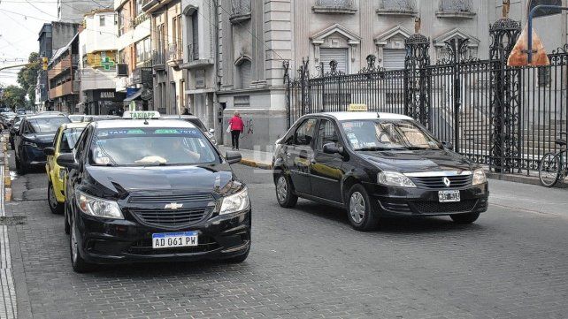 Desde este sábado regirá un nuevo aumento de la tarifa de taxis y remises en Santa Fe Desde este sábado regirá un nuevo aumento de la tarifa de taxis y remises en Santa Fe