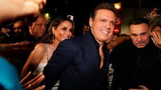 Luis Miguel fue a cenar a una parrilla de Puerto Madero acompañado de su pareja, la diseñadora española Paloma Cuevas