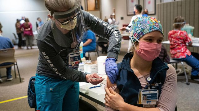 Alaska sorteará casi 50 mil dólares semanales entre las personas recién vacunadas
