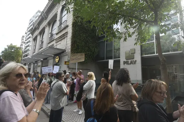 Los reclamos de ahorristas de la constructora Bauen Pilay llegaron a la Legislatura