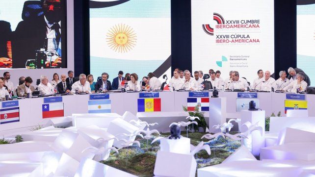 Alberto Fernández pidió cambiar drásticamente el sistema financiero