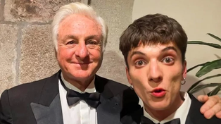 Roberto Canessa, sobreviviente de la tragedia de los Andes, junto a Matías Recalt, actor que lo interpreta en la ficción