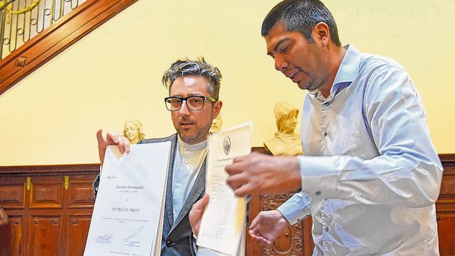 en el concejo. Pron recibió la distinción del edil Andrés Giménez.