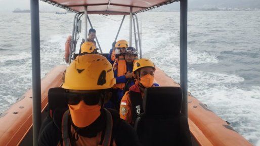 Desapareció un grupo de periodistas que iba a cubrir la erupción del volcán Krakatoa
