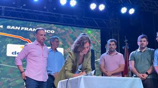 Ruta de Venado Tuerto a San Francisco: “Este va a ser la primera ruta asfaltada con contribución de mejoras en la provincia, así que gracias a ustedes que la van a tener, además de gracias a la provincia, pieza fundamental en este acceso”, amplió Di Gregorio