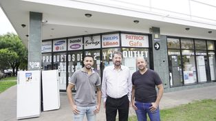 Los fundadores de Segui Group, Alan y Carlos Martínez, junto al asesor estratégico, Sergio Ponzone.