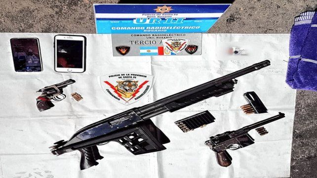 En los allanamientos incautaron armas y celulares