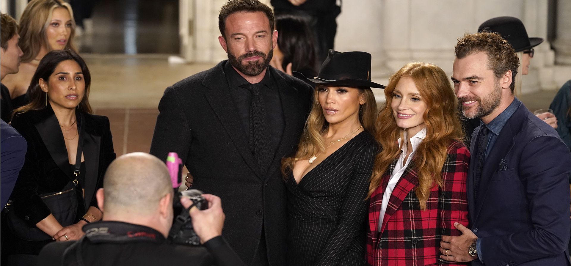 Ben Affleck, Jennifer Lopez, Jessica Chastain y Gian Luca Passi de Preposulo asisten a la experiencia de moda Primavera 2023 de Ralph Lauren el jueves 13 de octubre de 2022 en The Huntington en Pasadena, California.