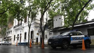 Procesaron al subcomisario de la Federal que recibía plata a cambio de ingresar celulares a la delegación rosarina