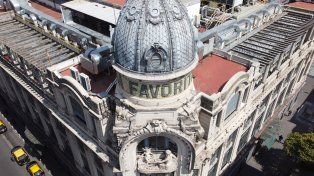 Venta de La Favorita: el grupo uruguayo interesado desembarcó en Rosario y recorrió el edificio