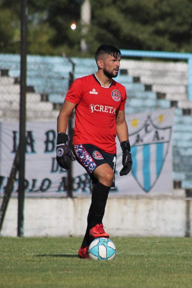 El arquero charrúa.  Matías Giroldi renovó por otra temporada en Central Córdoba.