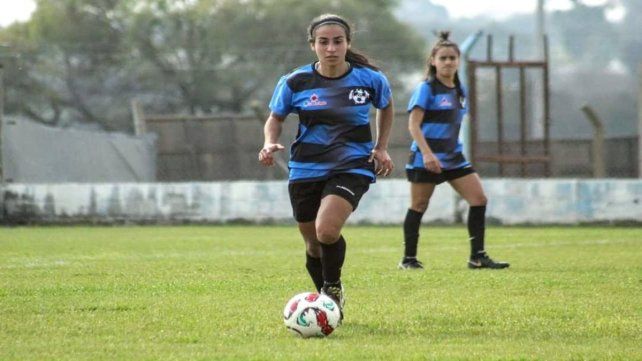 Mariana Alarcón empezó a jugar al fútbol con Las Vampiresas.