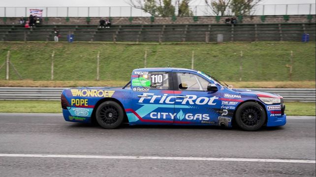 Diego Azar fue el primer ganador del año y en Rosario estrenó una Hilux. Le falta asentarla pero en carrera promete avanzar.