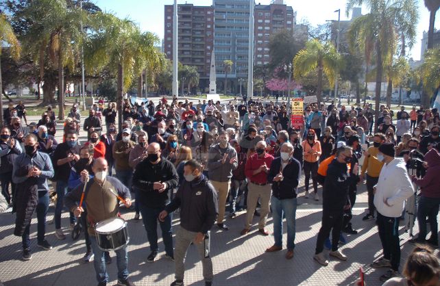 Un centenar de manifestantes Un centenar de manifestantes