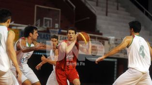 El Dos Orillas de básquet cierra la etapa regular y se armarán los cruces