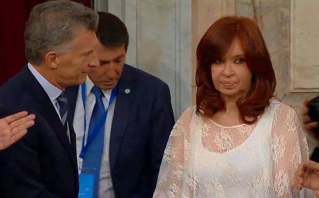 El frío y distante saludo entre Macri y Cristina en el Congreso