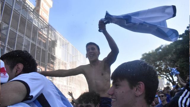Argentina jugará la final de la Copa Mundial y despertó la euforia de los santafesinos