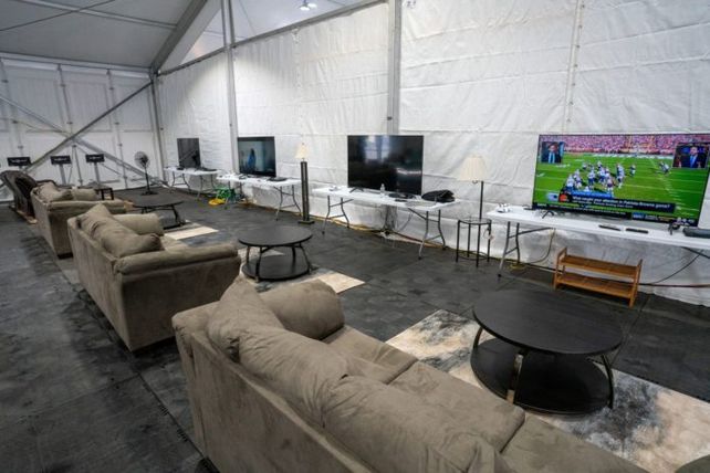 Nueva York prepara grandes carpas para alojar a miles de inmigrantes