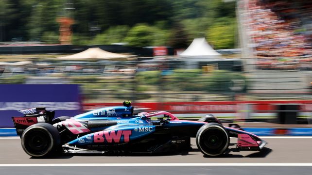 La escudería francesa desarrolla el nuevo auto para 2026, mientras el A525 no responde en la pista.
