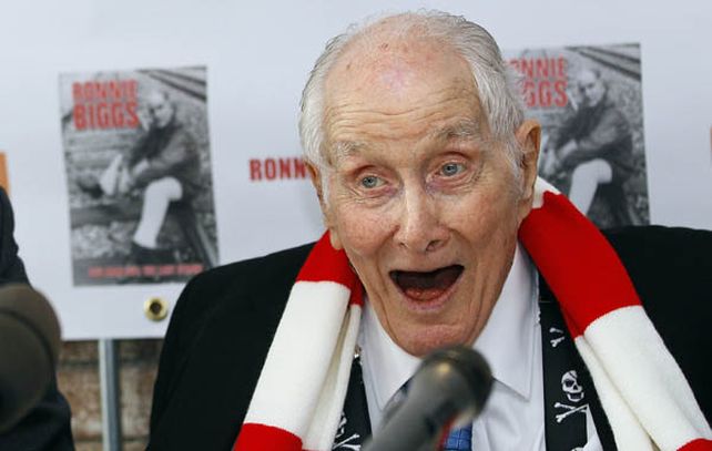 Ronald Biggs regresó había sido liberado por razones humanitaroas. Nunca se arrepintió. (Foto: AP)