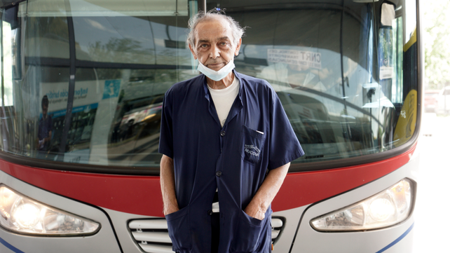 Juan Miguel Costa tiene 71 años de edad. Es bailarín de folclore y tango