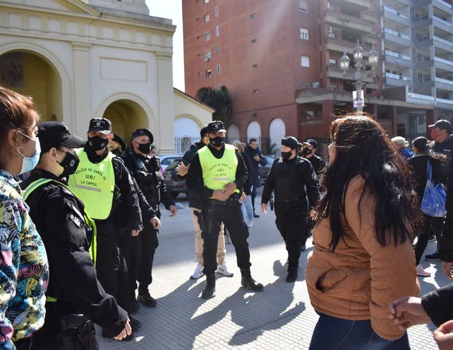 Imputaron al docente de abuso sexual y hubo manifestaciones de sus compañeros