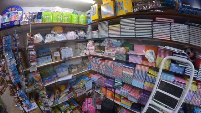 Planes en tres y seis cuotas impulsan la venta de guardapolvos y artículos escolares