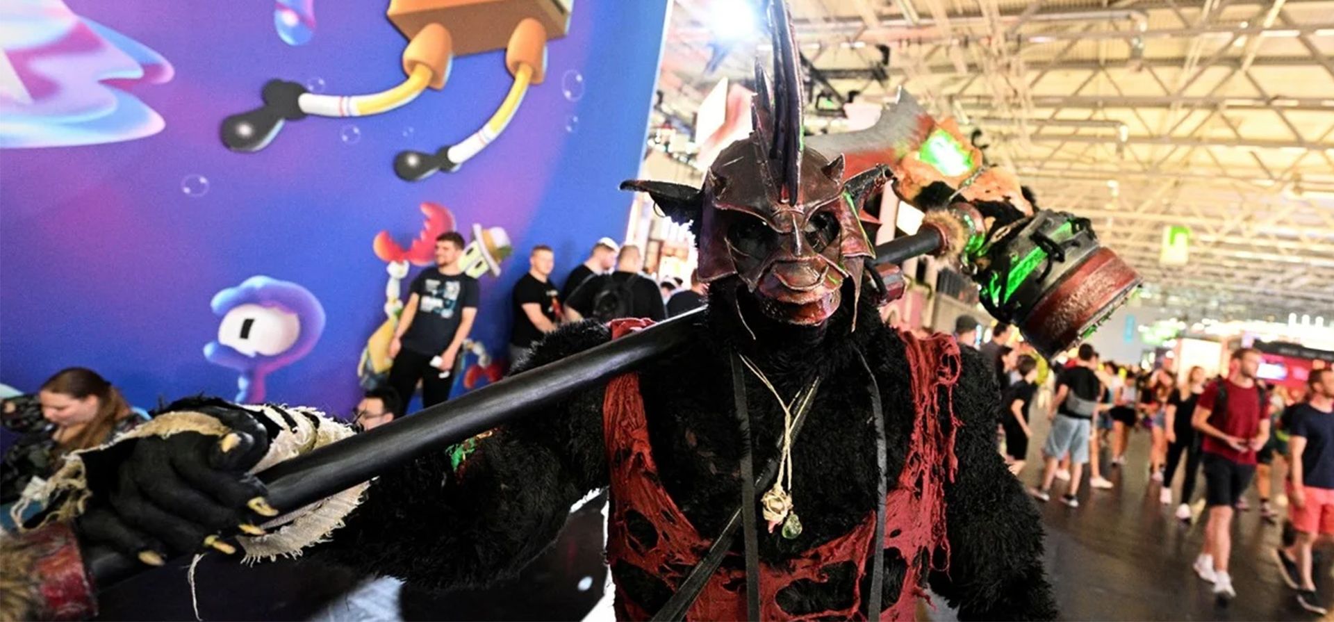 Trajes de fantasía en la Gamescom 2022 en Colonia, Alemania. Foto: Reuters