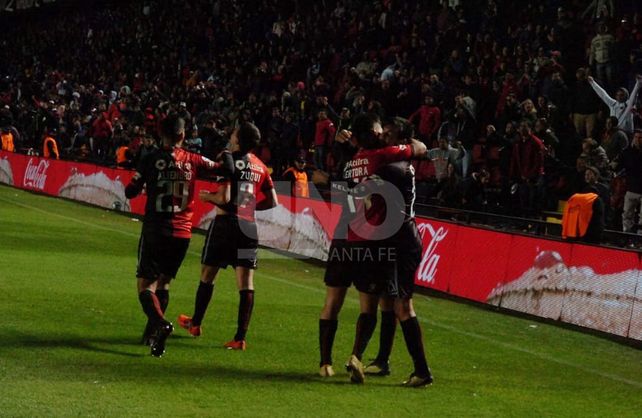 Morelo volvió a ser el héroe para que Colón venza a Gimnasia y le ponga fin a la malaria