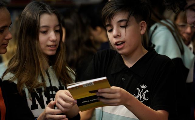 Los chicos llenaron la última Feria del libro en septiembre del año pasado en Rosario y las propuestas para sus gustos estuvo a la orden del día.