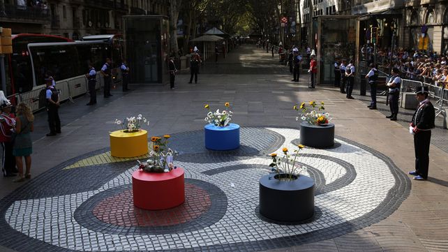 Homenajes a las víctimas en el aniversario de los atentados en Barcelona