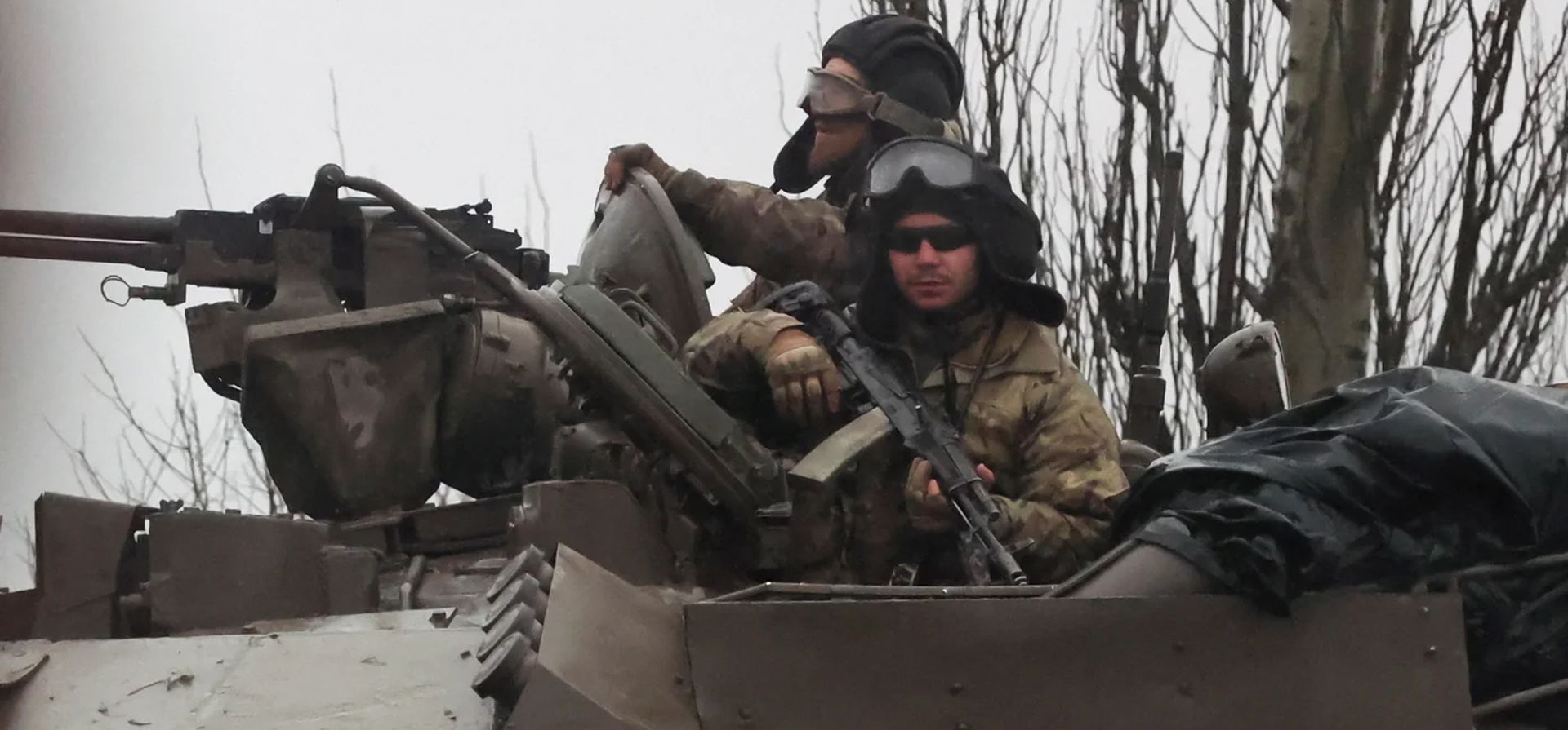 Tanques ingresan a la ciudad, luego de que el presidente ruso, Vladimir Putin, autorizara una operación militar en el este de Ucrania, en Mariupol.