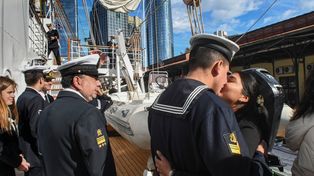 Despidieron a los guardamarinas de la Fragata Libertad