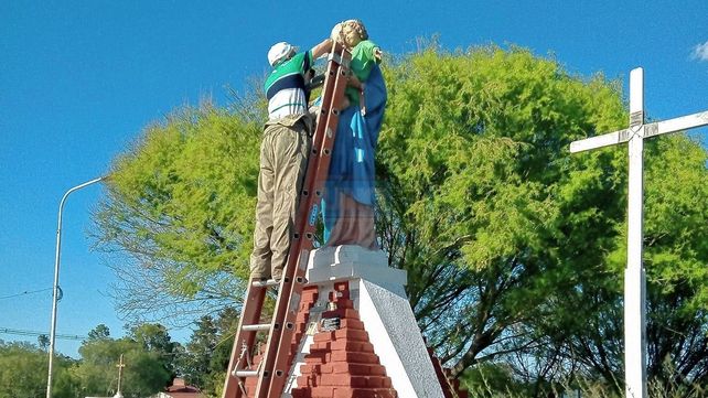 Gratitud. Desde la parroquia Santa Teresa de los Andes de Colonia agradecieron el trabajo que lleva adelante el artista Luis María Acosta.