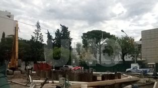Socavón: ya se reparó la cloaca y esta noche habilitan un tramo de Bulevar