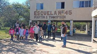 Maestros celebran hoy su día con vocación y amor