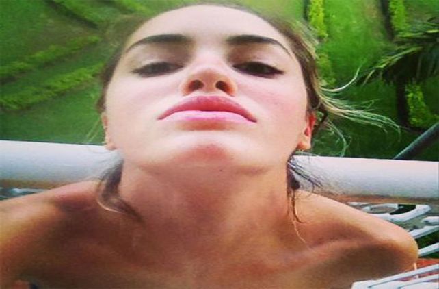 Lali Espósito: sensualidad, arena, sol y música en la playa