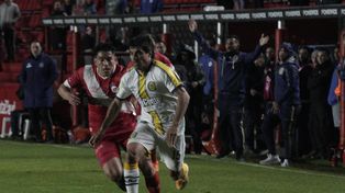 Ojos bien abiertos. Malcorra fue una preocupación constante para la defensa del bicho.