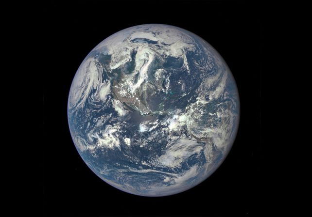 La NASA difundió la foto más nítida y completa de la Tierra