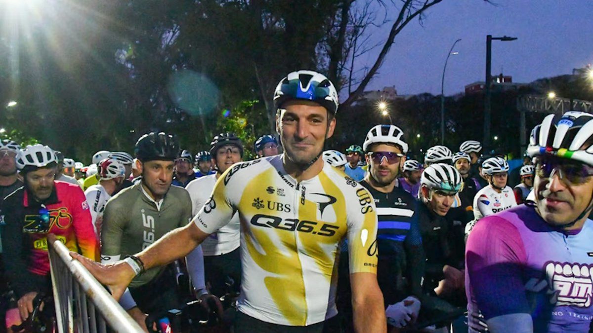 Scaloni compitió en una carrera ciclística de 129 km en Buenos Aires