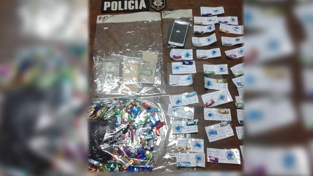 Cayó dealer de drogas santafesino que repartía como pasajero de un taxi