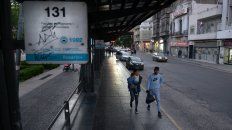 De a pie. De los últimos 120 días hubo 68 de paro de colectivos en Rosario por falta de pago de los salarios a los choferes. De a pie. De los últimos 120 días hubo 68 de paro de colectivos en Rosario por falta de pago de los salarios a los choferes.